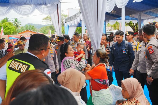 
					Tinjau Huntara dan Beri Bantuan Buat Korban Bencana di Tapanuli Tengah, Titiek Soeharto Apresiasi Polri