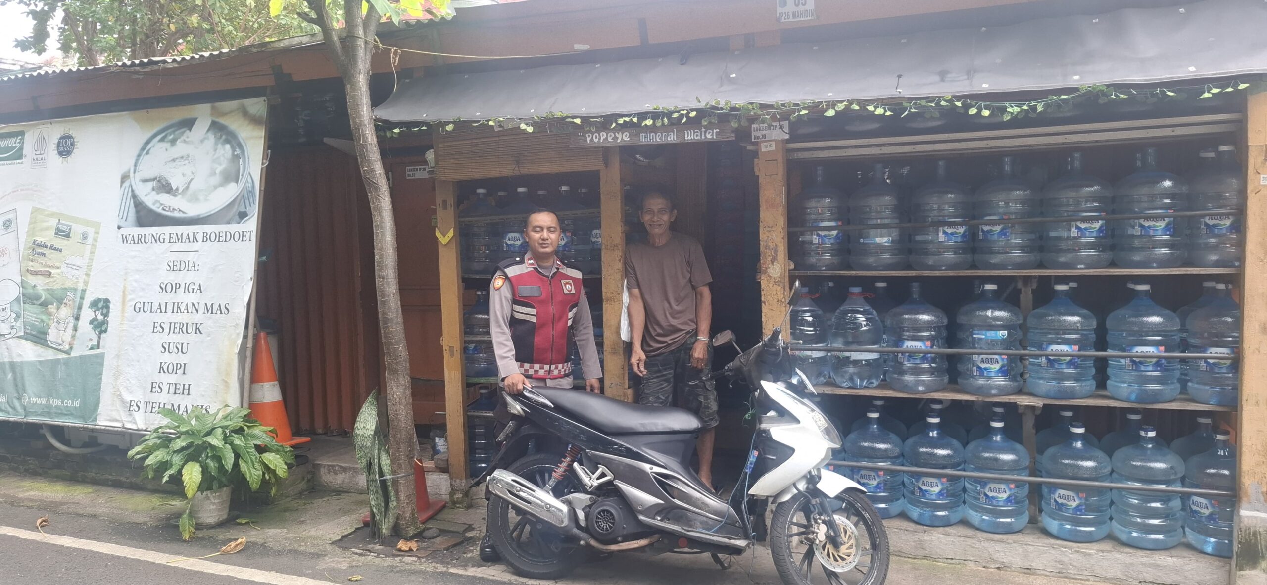 Patroli Presisi Jelang Ramadhan, Polisi Pastikan Stok dan Harga Air Mineral di Sawah Besar Stabil