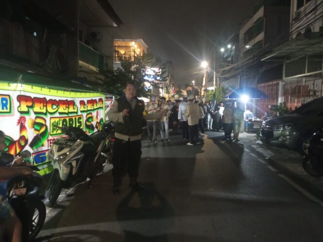 
					Polisi Kawal Pawai Obor Sambut Ramadhan di Kelurahan Karang Anyar, 150 Warga Ikuti Kegiatan Religi