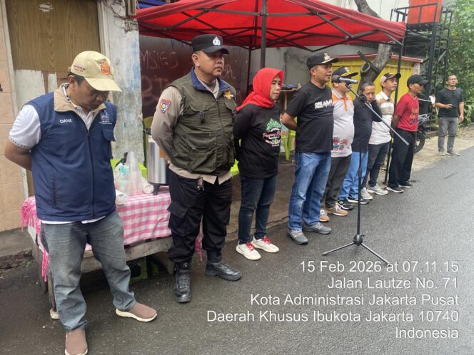 
					Tiga Pilar Karang Anyar, Bersatu Dalam Giat Gerbek Lumpur Di Lingkungan Warga