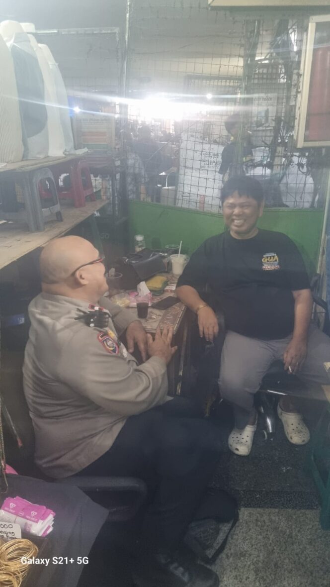 
					Bhabinkamtibmas Kampung Bali Laksanakan Sambang Cooling System kepada Ketua RW 06, Perkuat Koordinasi Kamtibmas