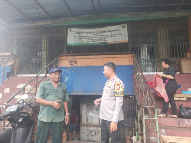 
					Bhabinkamtibmas Kebon Kacang Laksanakan Sambang Warga RW 09, Sampaikan Pesan Kamtibmas Cegah Tawuran