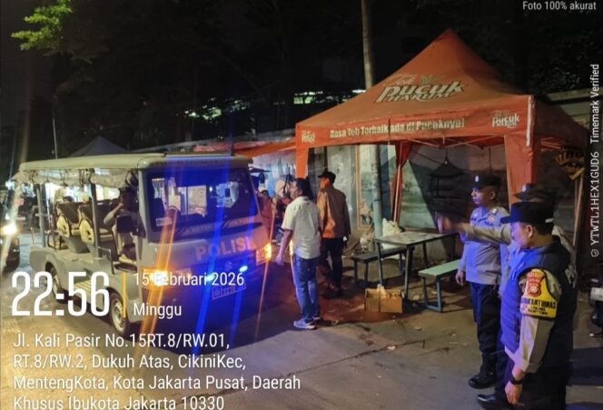 
					Patroli Cipta Kondisi Jelang Ramadhan, Polsek Metro Menteng Perketat Pengamanan Wilayah Kalipasir