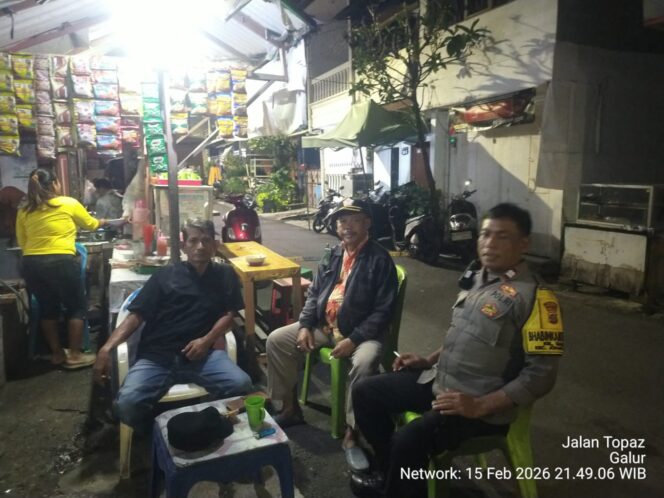 
					Jaga Keamanan Bersama, Polisi Sambangi Pos Kamling RW 02 Galur Jelang Ramadhan