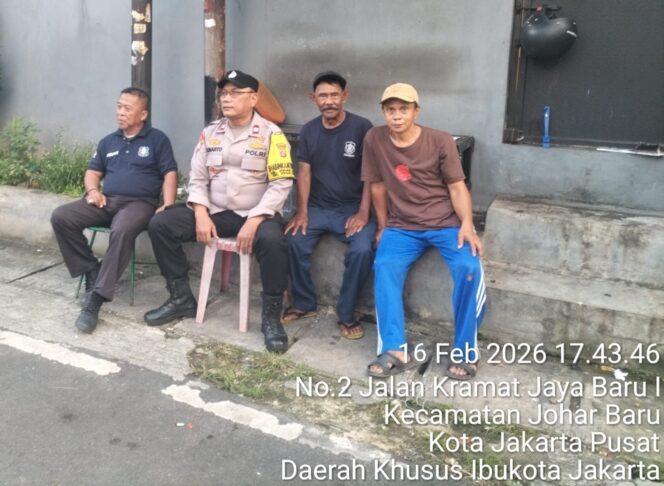
					Patroli dan Sambang RT 02 RW 01 Johar Baru, Polisi Perkuat Cooling System Jelang Ramadhan