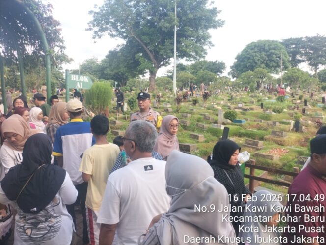 
					Monitoring Ziarah Jelang Ramadhan, Polisi Pastikan TPU Kawi-Kawi Aman dan Kondusif