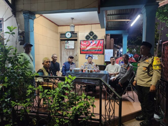 
					Kapolsek Senen Gelar Ngopi Kamtibmas Bersama Warga RW 01 Kramat