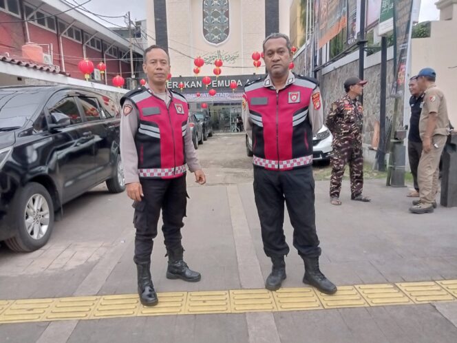 
					Polsek Senen Laksanakan Pengamanan Perayaan Tahun Baru Imlek 2577 Kongzili di GP Ansor Kramat