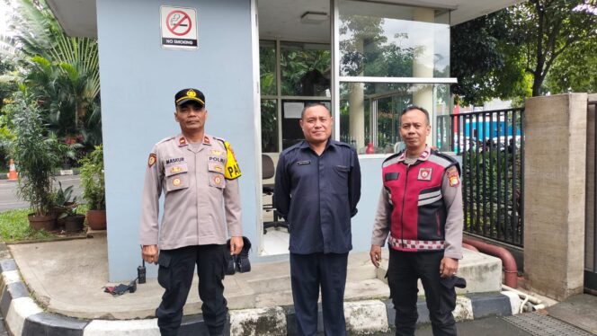 
					Polsek Senen Laksanakan Patroli Dialogis dan Monitoring di Wilayah Salemba