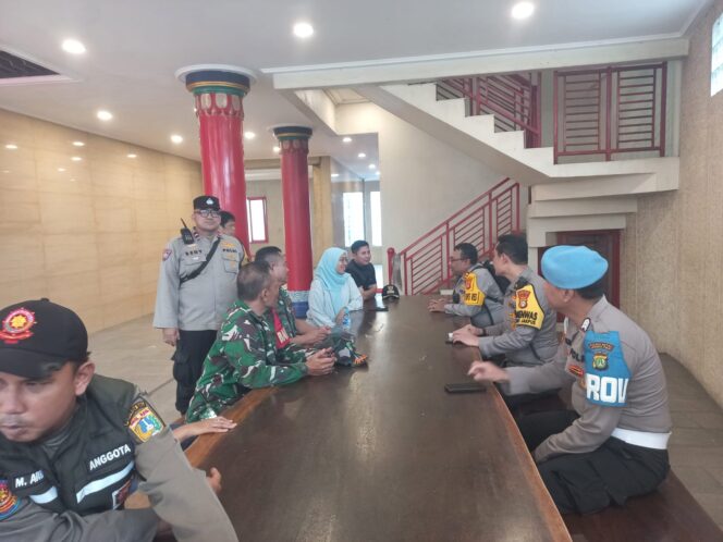 
					Wakapolres Metro Jakarta Pusat Pastikan Pelayanan Ibadah Imlek di Kampung Bali Berjalan Aman