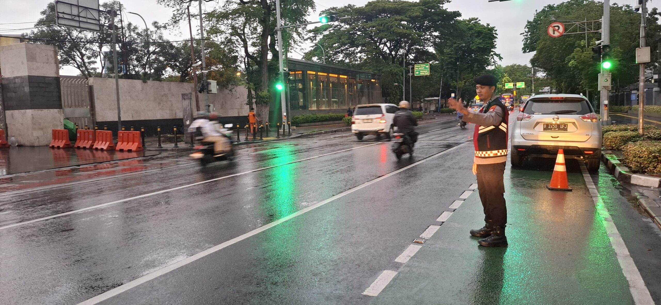 Polisi Amankan dan Layani Misa Rabu Abu di Gereja Katedral Jakarta Pusat, Ribuan Jemaat Hadir