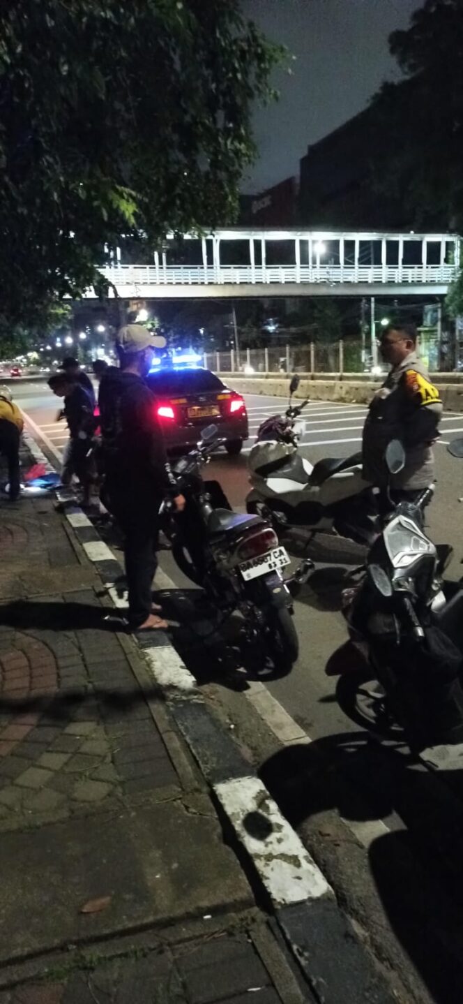 
					Polsek Sawah Besar Patroli Dini Hari di Permukiman Warga Antisipasi Kejahatan Jalanan dan Tawuran Menjelang Ramadhan