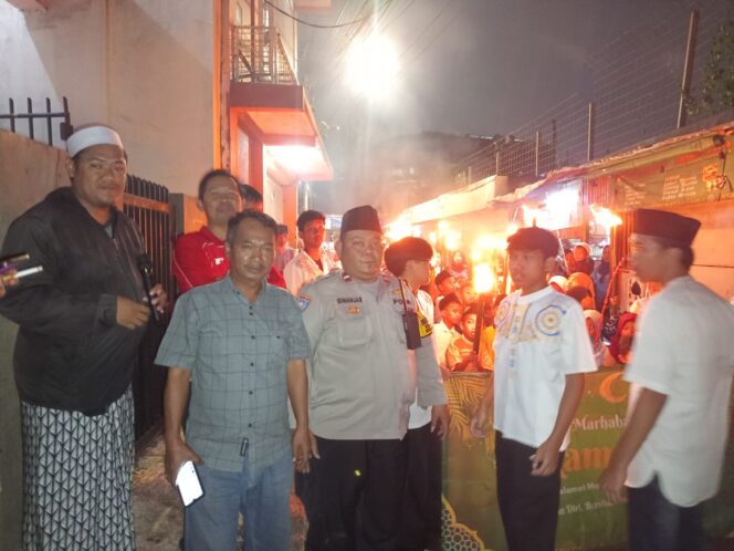 
					Polsek Metro Tanah Abang Hadir Amankan Pawai Obor Warga RW 07 Petamburan Jelang Ramadhan