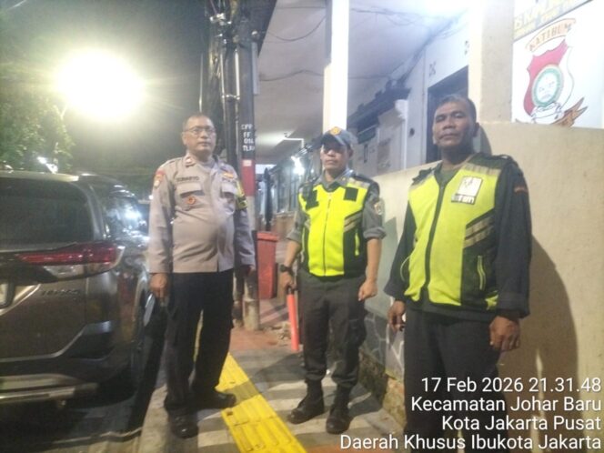 
					Perkuat Sinergi Warga, Bhabinkamtibmas Sambangi Pos Kamling RW 07 Johar Baru