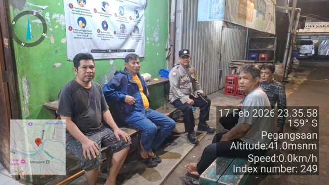 
					Sambang Dinihari Bhabinkamtibmas Pegangsaan Ajak Warga Perkuat Siskamling Cegah Tawuran