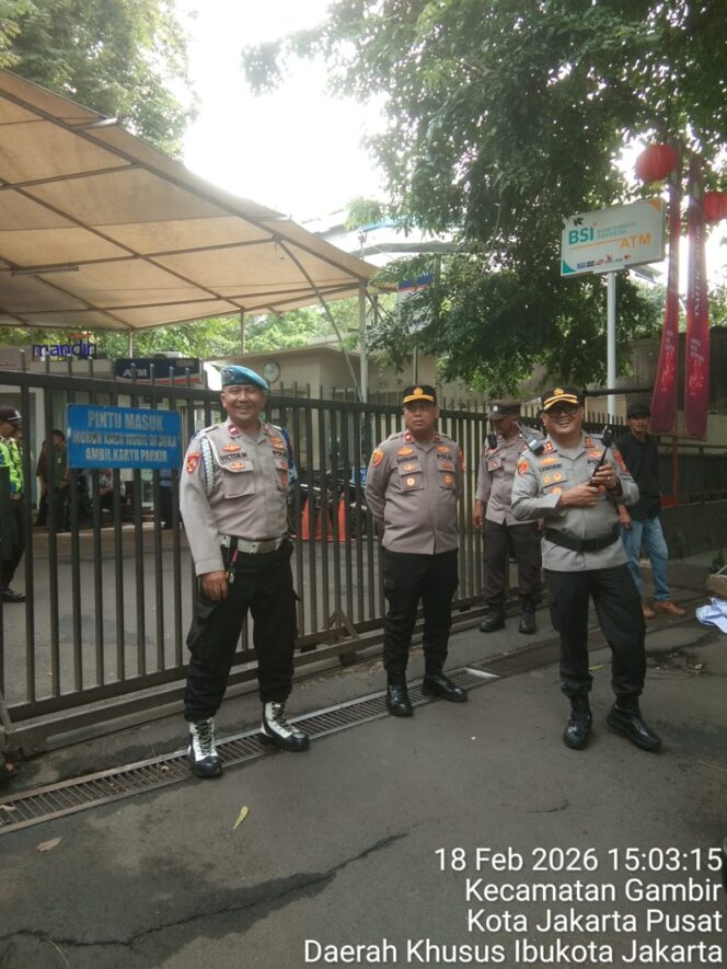 
					Polsek Metro Menteng Siaga Amankan Aksi Unras di Kementerian Haji dan Umrah