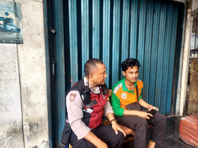 
					Sat Samapta Polsek Senen Sosialisasikan Layanan Pengaduan Cepat Berbasis QR Code.