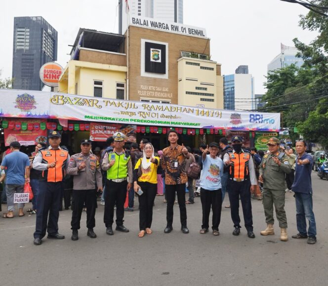 
					Bhabinkamtibmas Bendungan Hilir Monitoring Dan Amankan Kegiatan Pasar Takjil Rw 01