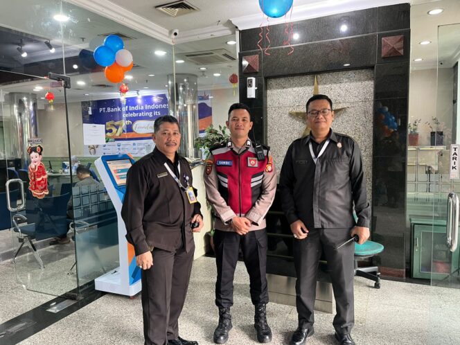 
					Patroli Ramadhan, Unit Samapta Polsek Sawah Besar Perkuat Pengamanan Perbankan di Pasar Baru