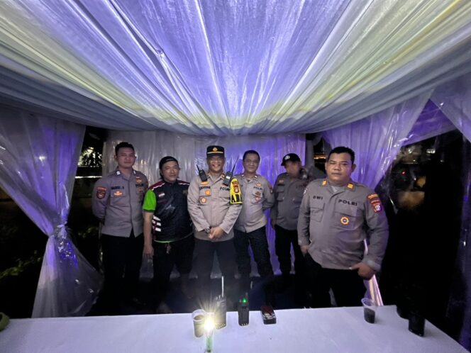 
					Personel Polsek Sawah Besar Tetap Siaga di Tiga Pos Pantau Ramadhan Meski Diguyur Hujan