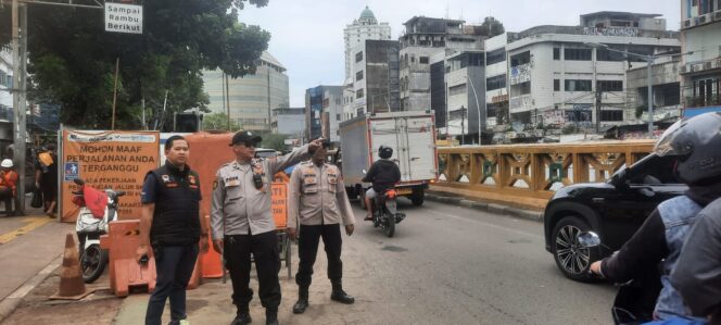
					Polsek Metro Tanah Abang Laksanakan Pengaturan Lalu Lintas Di Pasar Tanah Abang