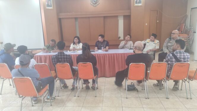 
					Bhabinkamtibmas Kampung Bali Hadiri Rapat Koordinasi Penanganan Parkir Liar dan Bongkar Muat Ekspedisi di Kampung Bali