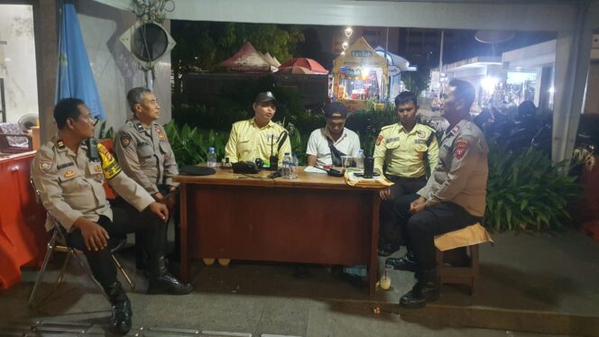 
					Polisi Layani Ribuan Jemaah Tarawih di Masjid Istiqlal Jakarta, Ibadah Berlangsung Aman dan Nyaman