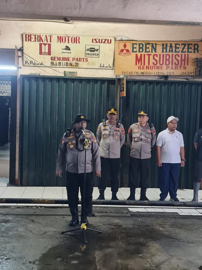 
					Wakapolres Metro Jakarta Pusat Pimpin Korve Serentak di Pasar Palmerah