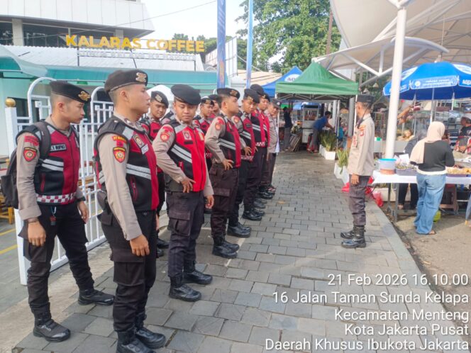 
					Ciptakan Ramadhan Aman, Polsek Metro Menteng Amankan Pasar Tumpah Masjid Agung Sunda Kelapa