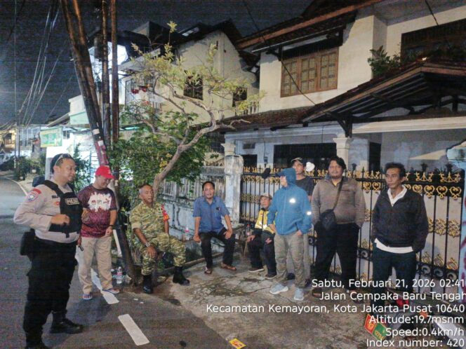 
					Pos Ramadhan RW 10 Cempaka Baru, Polri Bersama Masyarakat Pastikan Malam Ramadhan Aman