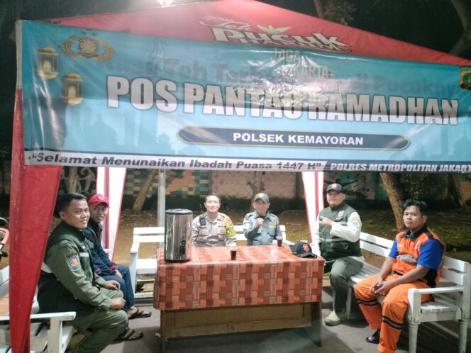 
					Pos Pantau Ramadhan, Polri Bersama Warga Jaga Kemayoran Tetap Aman