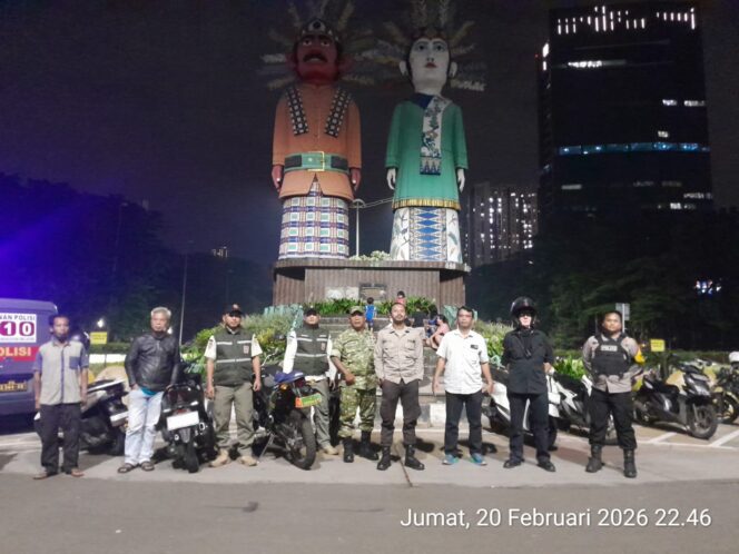 
					Patroli Tiga Pilar Polsek Kemayoran Jaga Keamanan Wilayah Selama Bulan Ramadhan
