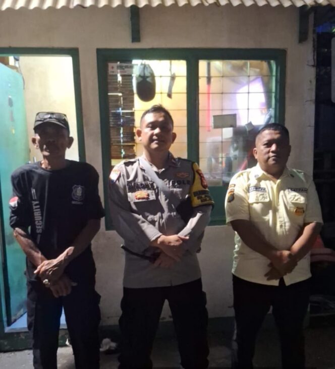 
					Ramadhan Tiba, Bhabinkamtibmas Pegangsaan Perkuat Satkamling Cegah Kejahatan Jelang Pagi