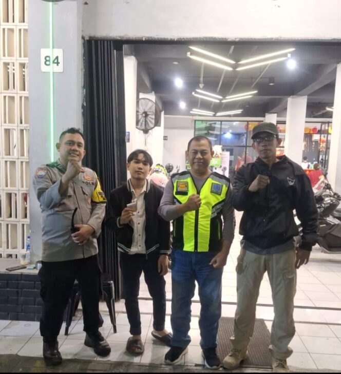 
					Ramadhan Aman, Bhabinkamtibmas Sambangi Gedung Absolut Fit di Pegangsaan