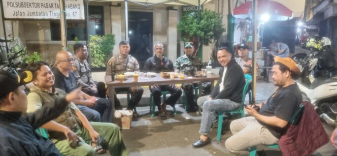 
					Sinergi Tiga Pilar dan Warga, Pos Pantau Ramadhan 1447 H Depan Polsubsektor Pasar Tanah Abang Siaga Antisipasi Gangguan Kamtibmas