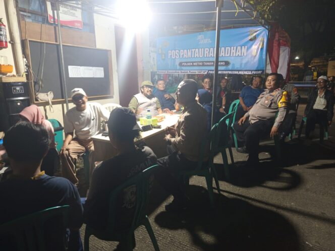 
					Polsek Metro Tanah Abang Monitoring Pos Pantau Ramadhan RW 09 Petamburan