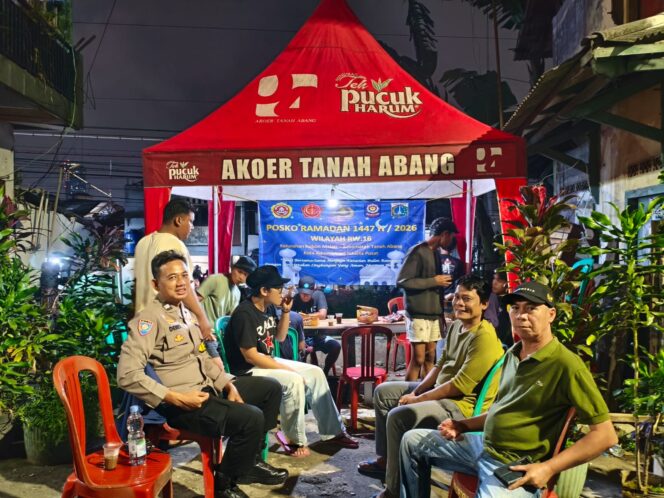 
					Bhabinkamtibmas Kebon Melati Sambangi Posko Ramadhan RW 016, Antisipasi Tawuran dan 3C