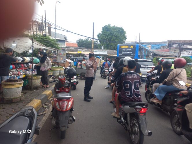 
					Polri Kawal Aktivitas Ramadhan, Pasar Tumpah Jiung Berjalan Aman dan Kondusif