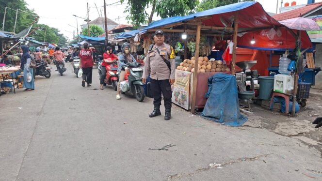 
					Hadapi Lonjakan Aktivitas Warga, Polri Siaga Amankan Pasar Tumpah Jelang Berbuka
