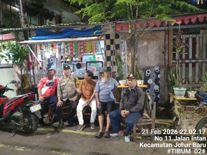 
					Malam Ramadhan Penuh Kebersamaan, Polisi Sambangi Pos Kamling RW 02 Galur Perkuat Sinergi Keamanan