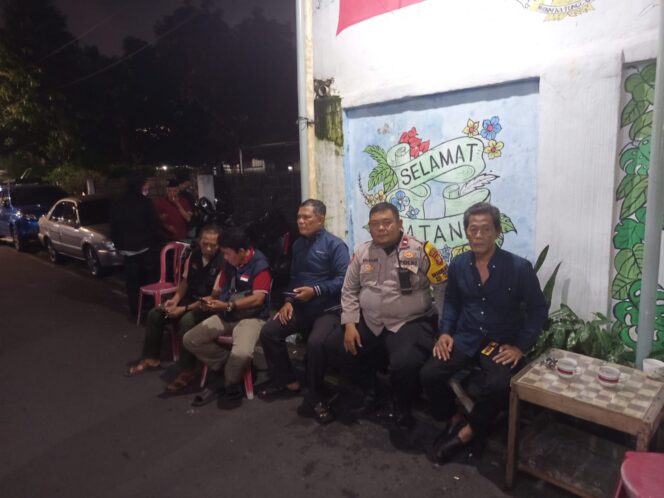 
					Sinergi Tiga Pilar dan Warga, Siskamling RW 02 Petamburan Perkuat Antisipasi Tawuran dan Gangguan Kamtibmas