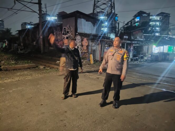 
					Bhabinkamtibmas Bendungan Hilir Sambangi Pos Satkamling RT 09/07 di Bulan Ramadhan, Perkuat Sinergi dan Antisipasi Gangguan Kamtibmas Jelang Dini Hari