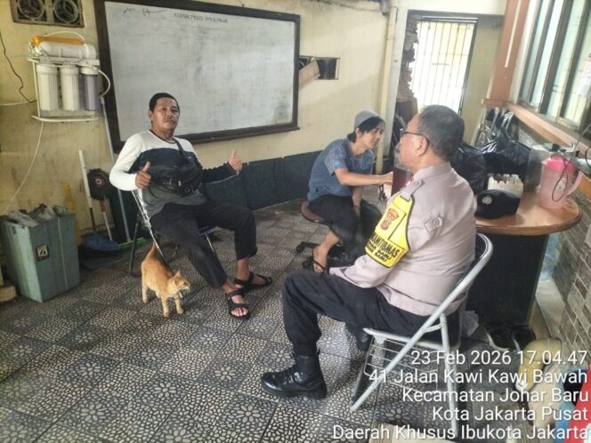 
					Bhabinkamtibmas Hadir Jaga Kondusifitas, Cooling System dan Patroli di Masjid Al Fallaq Johar Baru