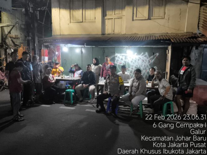 
					Guyub Kebersamaan, Polisi dan Warga RW 03 Galur Perkuat Posko Pengamanan Ramadhan 1447 H