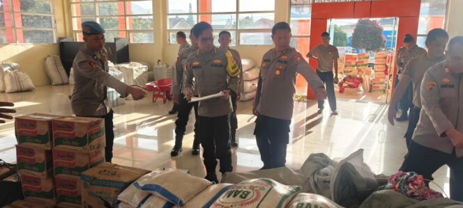 
					Ramadan Membawa Kepedulian: Polres Aceh Tengah Salurkan Amanah Kapolri untuk Ringankan Beban Warga Terdampak Bencana