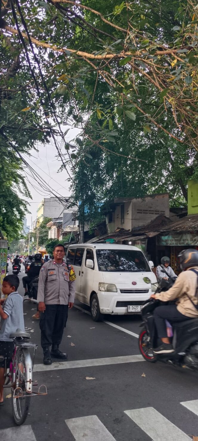 
					Polri Hadir Layani Warga, Pasar Tumpah Ramadhan di Kemayoran Dipantau Ketat
