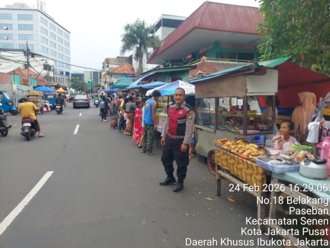 
					Pengecekan Pasar Tumpah di Paseban, Polisi Beri Pelayanan Humanis kepada Warga