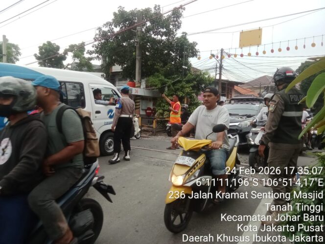 
					Pengaturan Lalu Lintas dan Pengamanan Kunjungan Wali Kota di Johar Baru, Polisi Pastikan Situasi Aman dan Kondusif