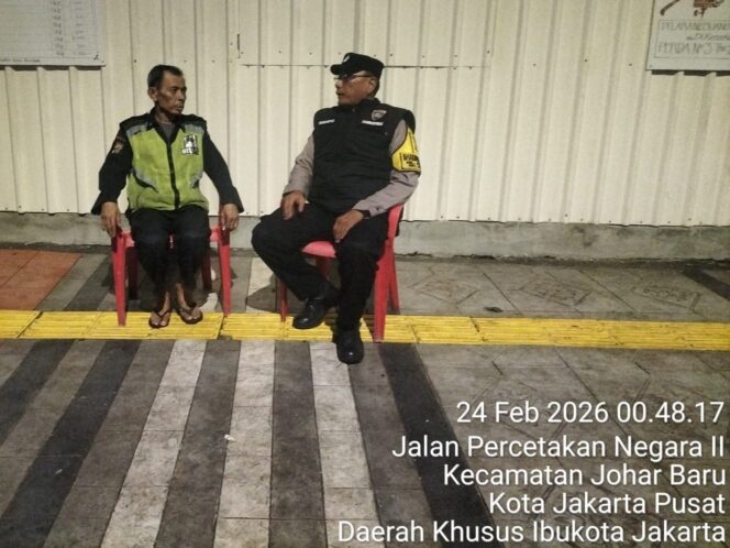 
					Sambang Pos Kamling RW 07 di Malam Ramadhan, Polisi Perkuat Sinergi Jaga Kamtibmas Johar Baru