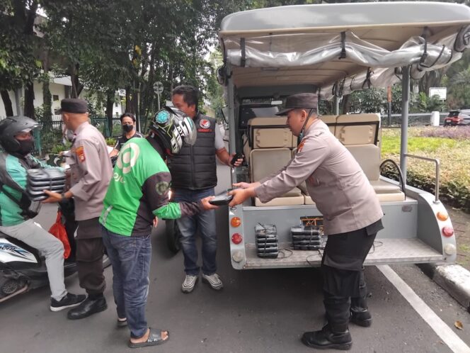
					Polsek Metro Menteng Berbagi Berkah Ramadan, Salurkan 75 Nasi Siap Saji Untuk Warga Cikini